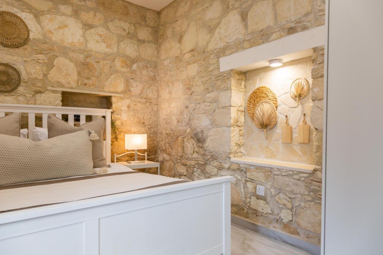 Phaedrus Living: Luxury Stone House Armou Holiday home