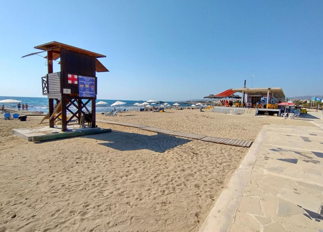 Pafia Sunbeach Modern Apartment