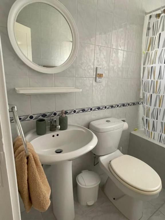 Joanne's Lovely 2 Bedroom Apt. * Paphos