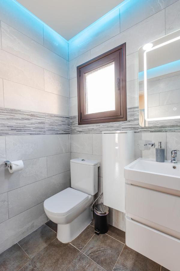 Apartment Alexis - Modern 2-bedroom With Swimming Pool