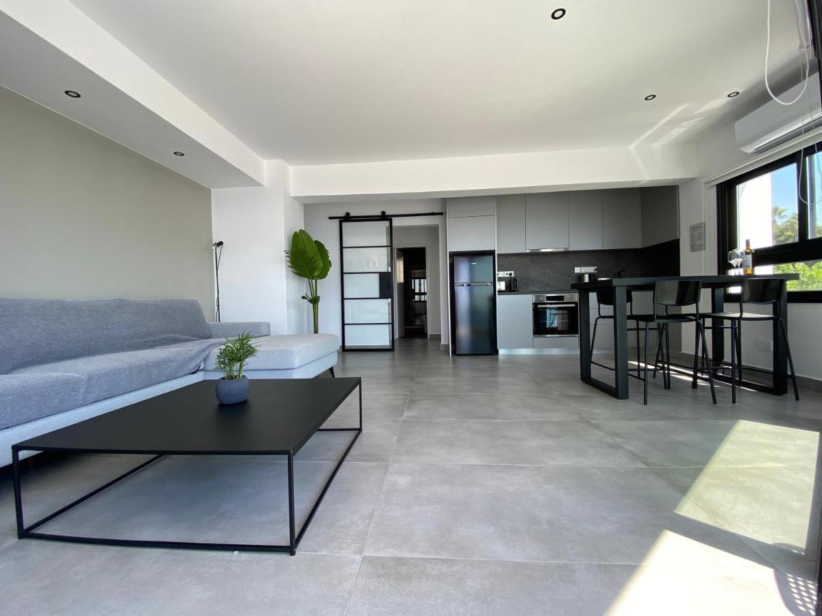 Sea La Vie #2 - Luxury Seaview Apartment Paphos