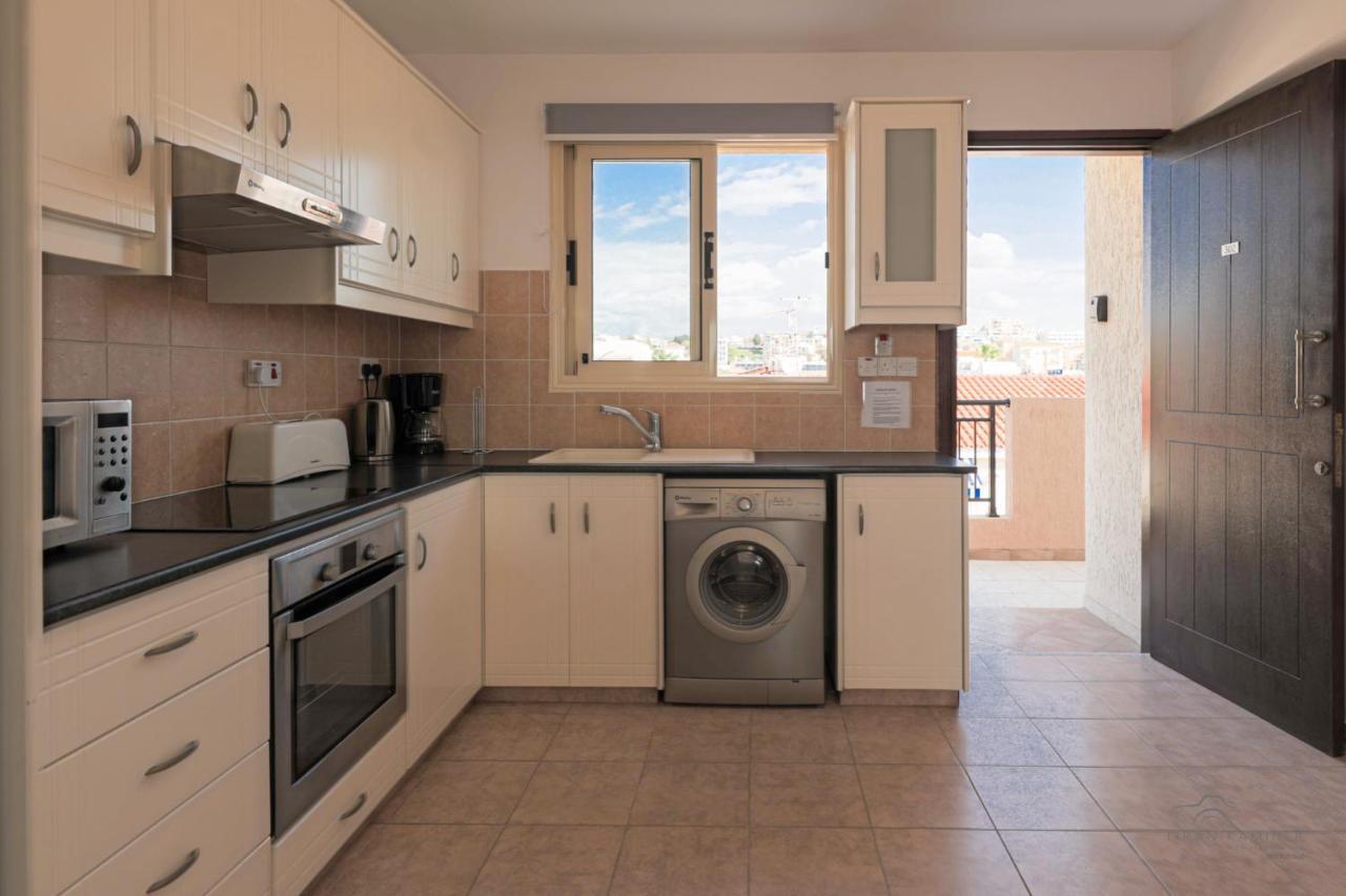 Royal Seacrest Crown-jewel, 2b, Pools, Sea, Center Apartment Paphos