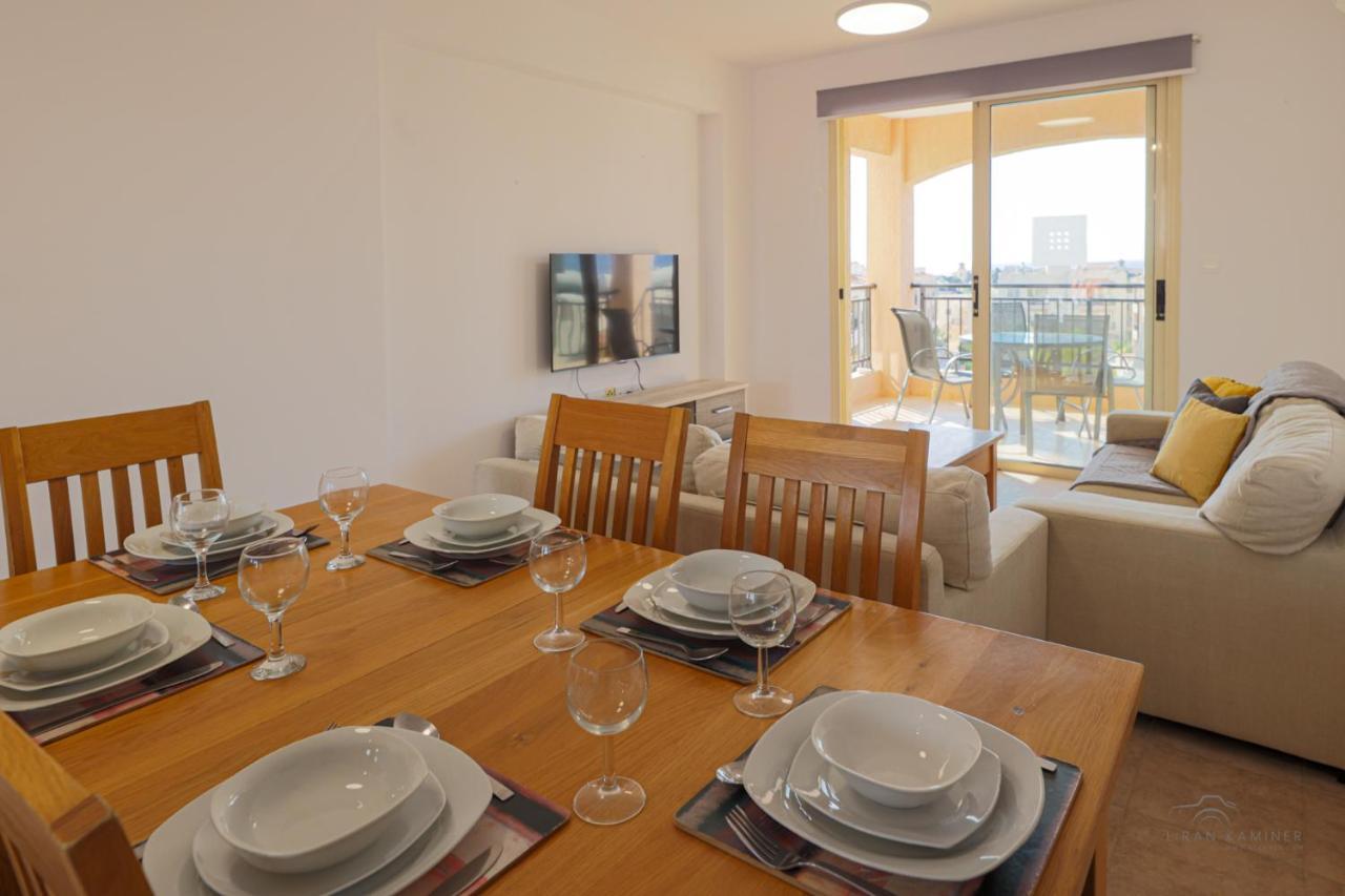 Royal Seacrest Crown-jewel, 2b, Pools, Sea, Center Apartment