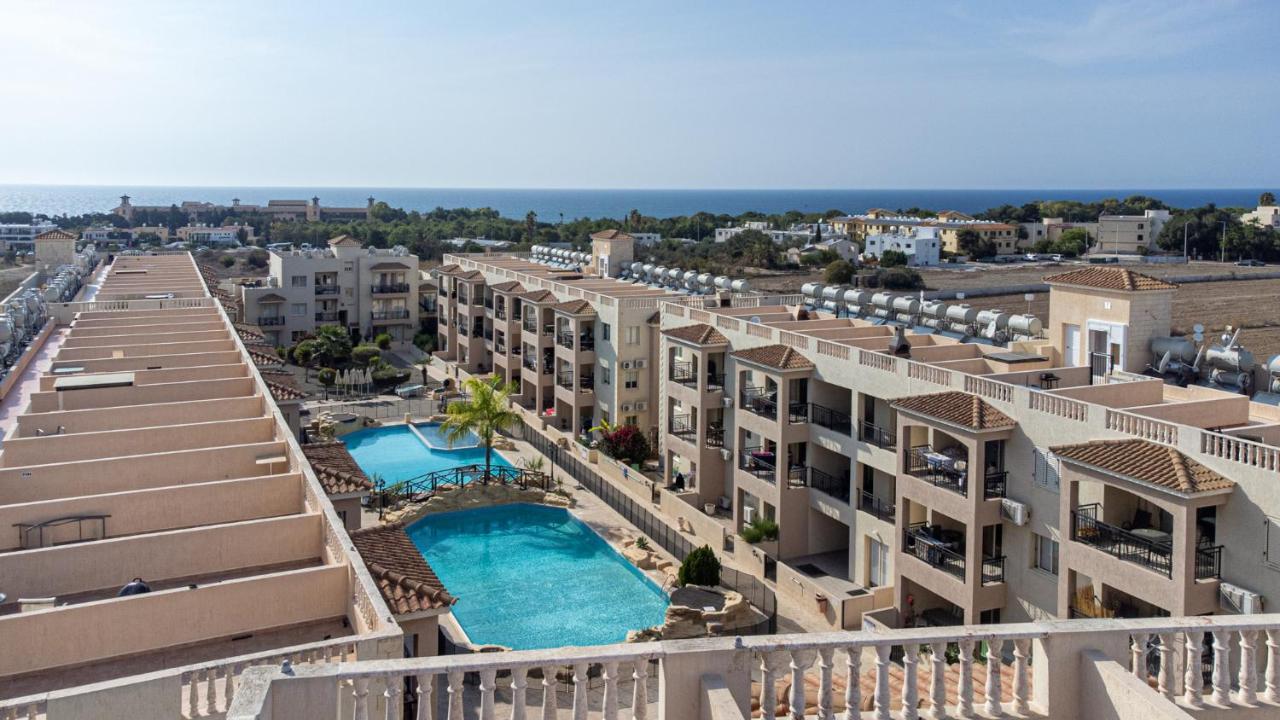 Apartment Royal Seacrest Crown-jewel, 2b, Pools, Sea, Center *