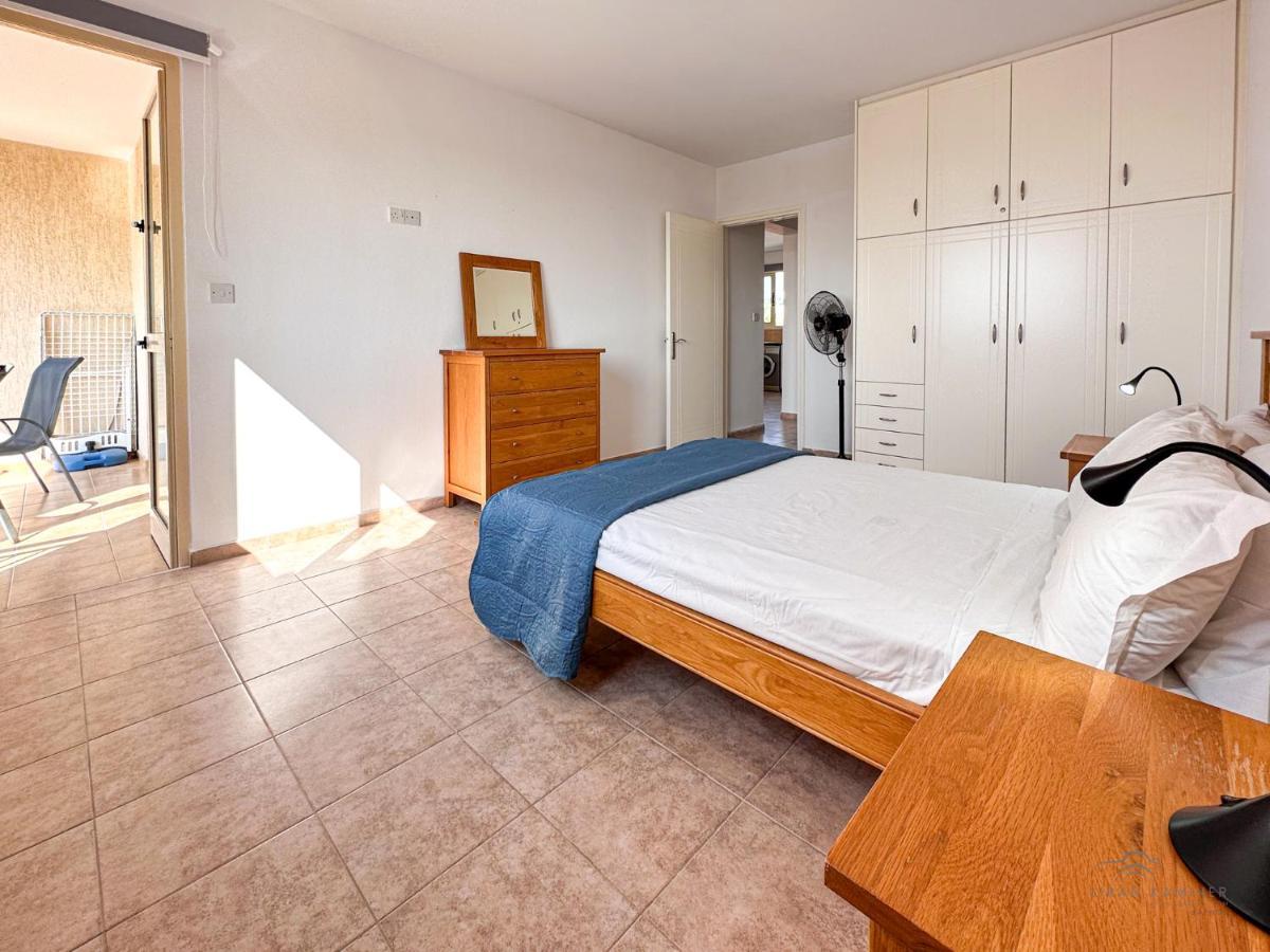 Royal Seacrest Crown-jewel, 2b, Pools, Sea, Center Apartment