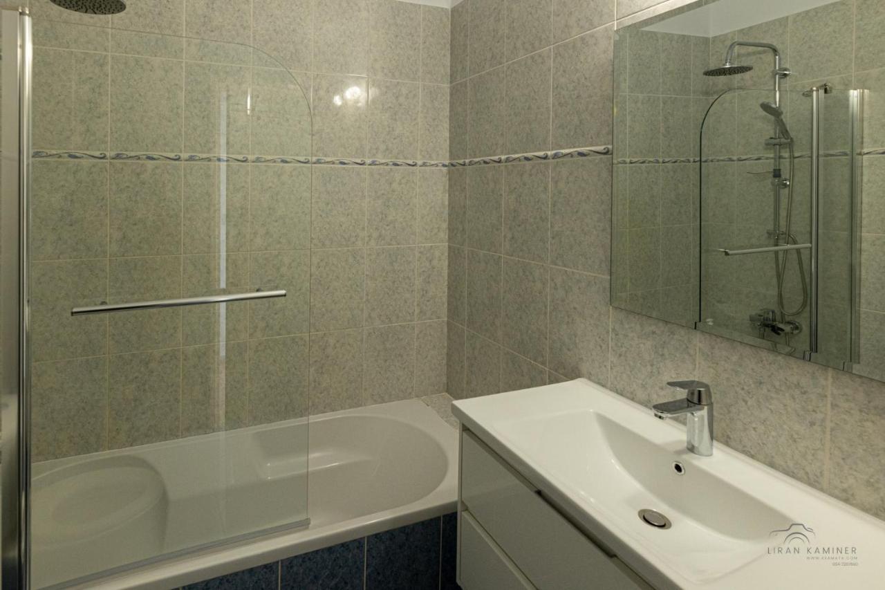 Royal Seacrest Crown-jewel, 2b, Pools, Sea, Center Apartment *