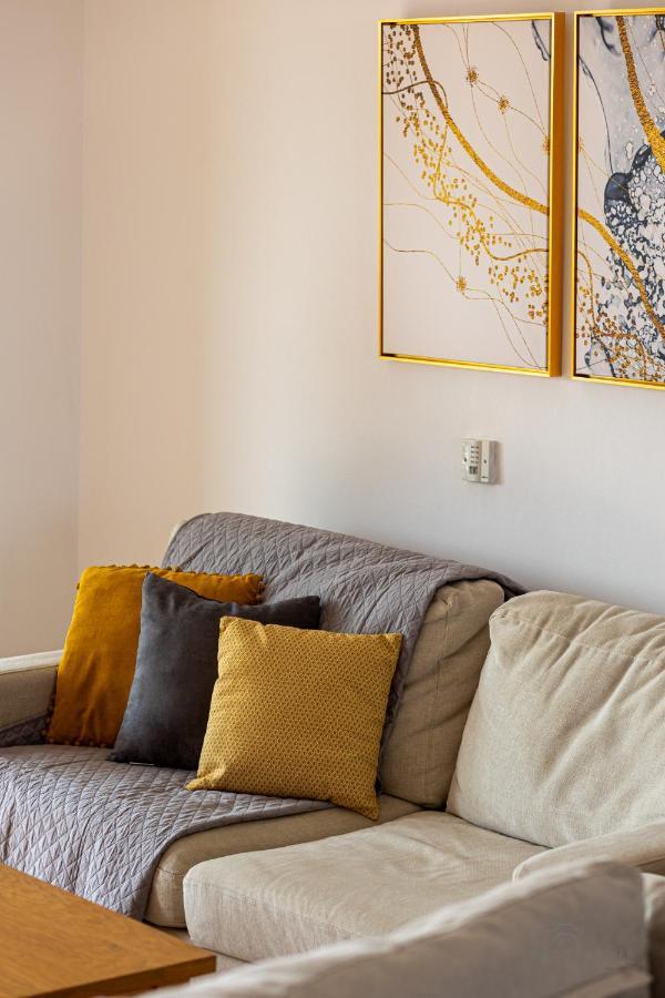 Royal Seacrest Crown-jewel, 2b, Pools, Sea, Center Apartment Paphos