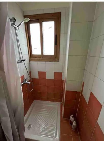 Bright One Bedroom In Area Apartment *