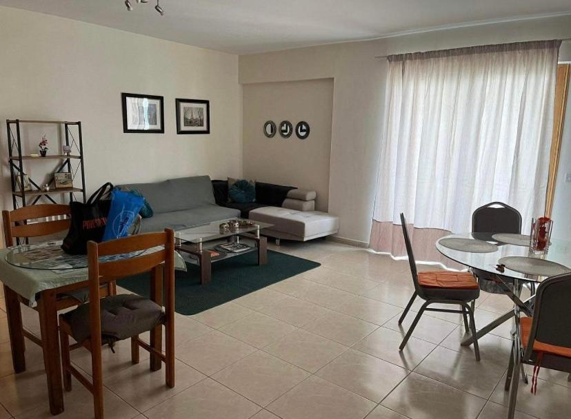 Apartment Bright One Bedroom In Area