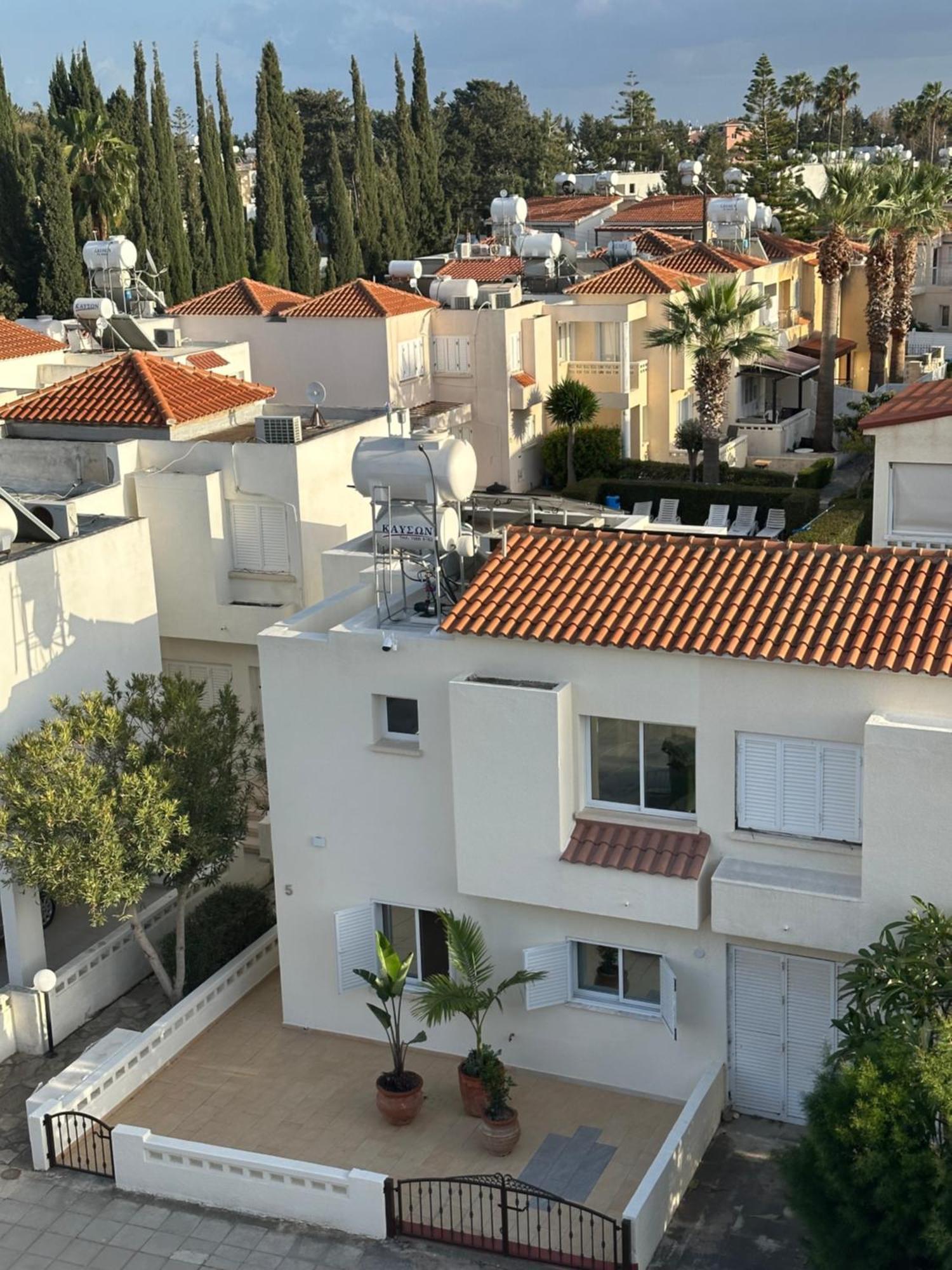 Kasandra Luxury 2 Bedroom Townhouse Apartment *