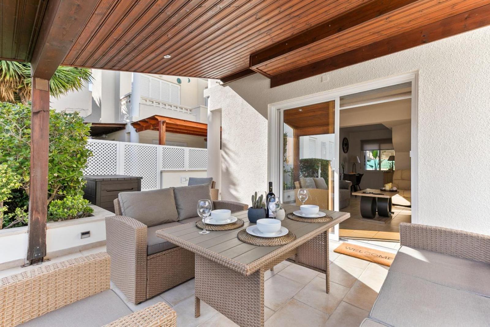 Kasandra Luxury 2 Bedroom Townhouse *
