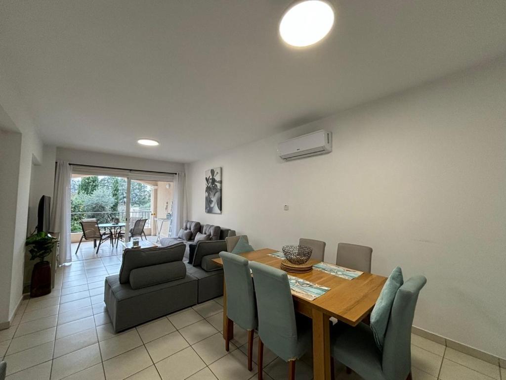 Cozy In Beautiful Complex Apartment Paphos