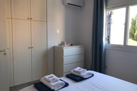 Limnaria - Luxurious, Spacious 3 Bed With Pool Views Apartment