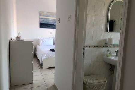 Apartment Limnaria - Luxurious, Spacious 3 Bed With Pool Views Paphos