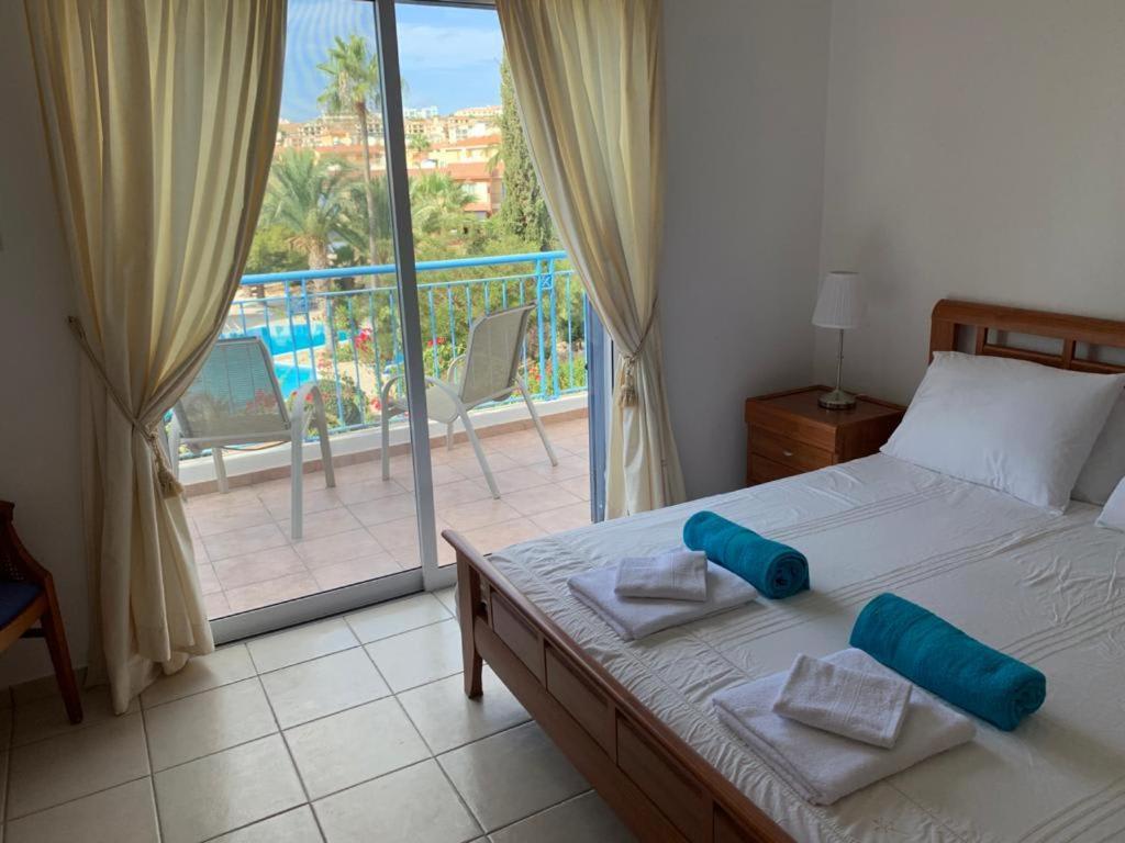 Regina Gardens - Spacious 3 Bed, 2 Bath Maisonette