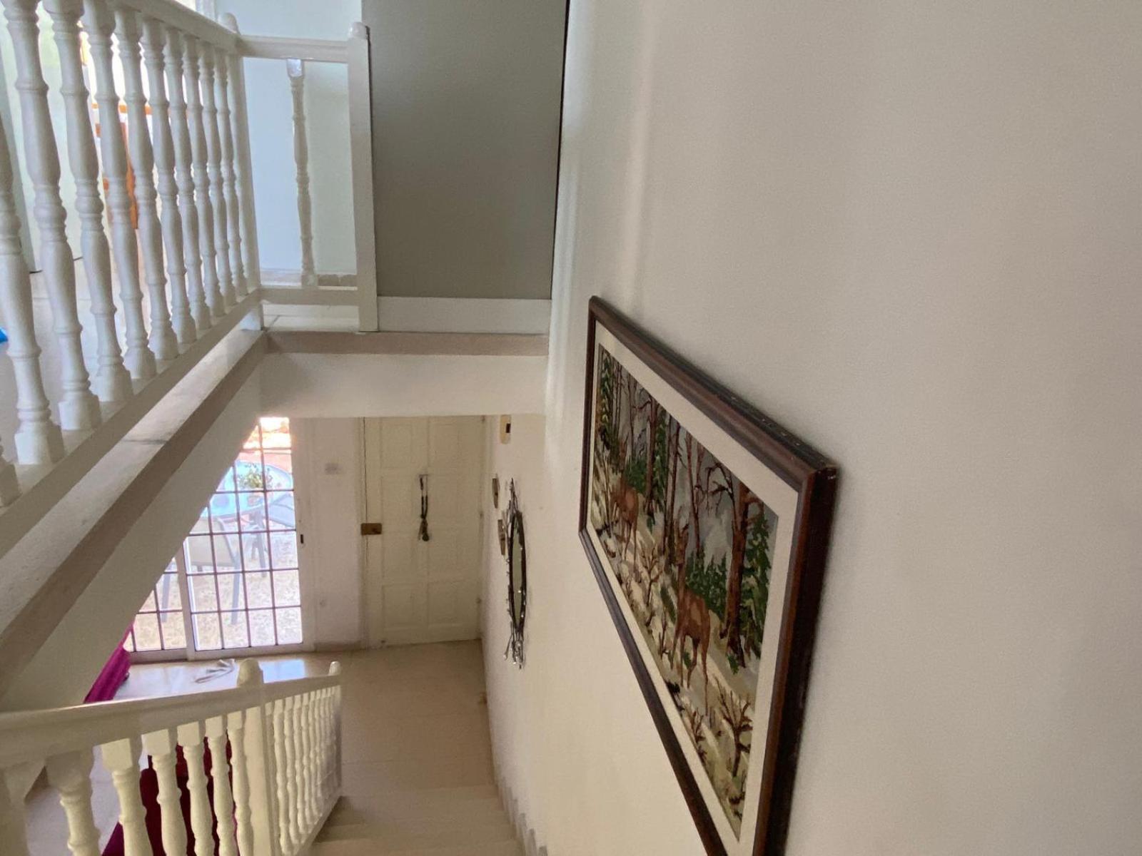 Three Bedroom With Fireplace And Piano