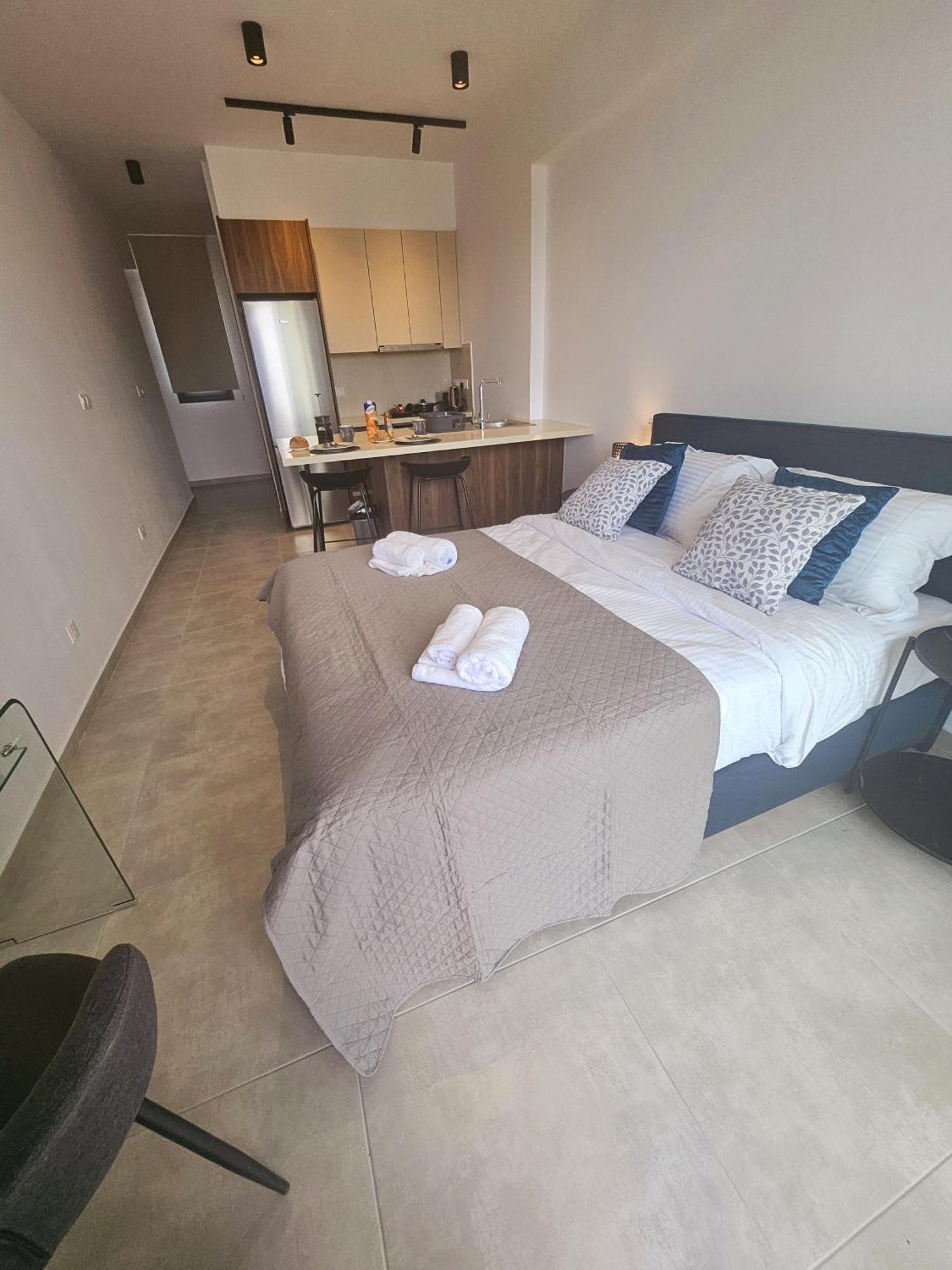 Apartment New, Modern Studio, Universal Residences *