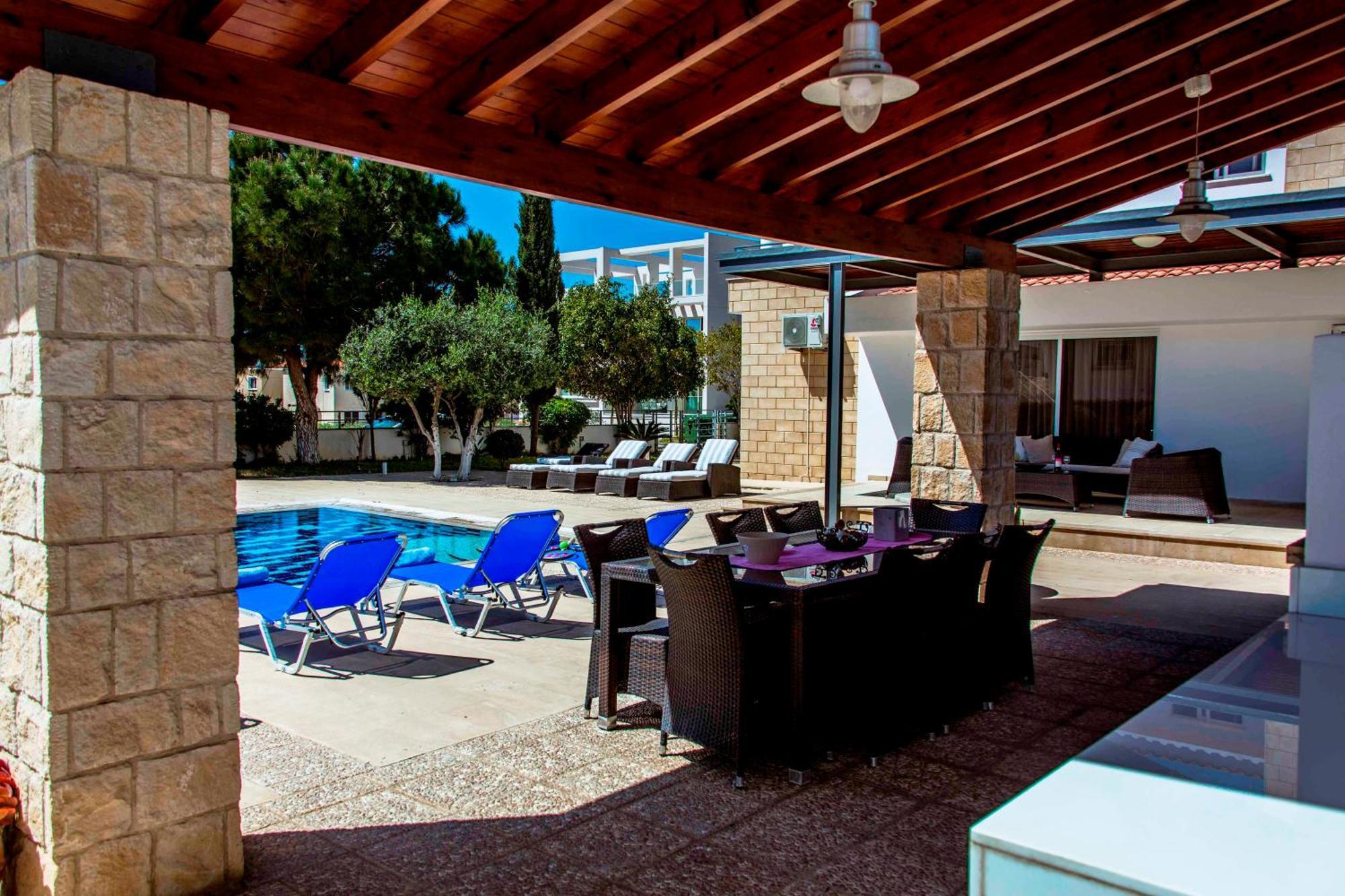 6 Bdr With Tennis Court