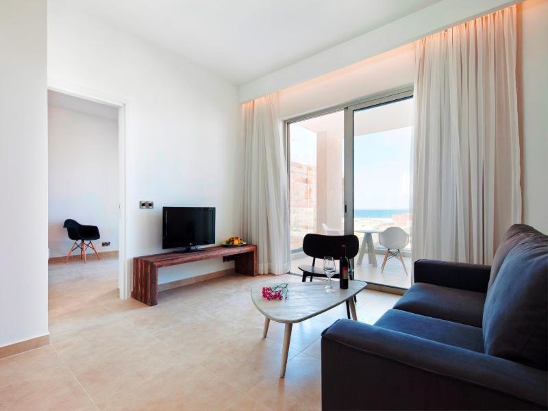 Amphora & 4* Paphos