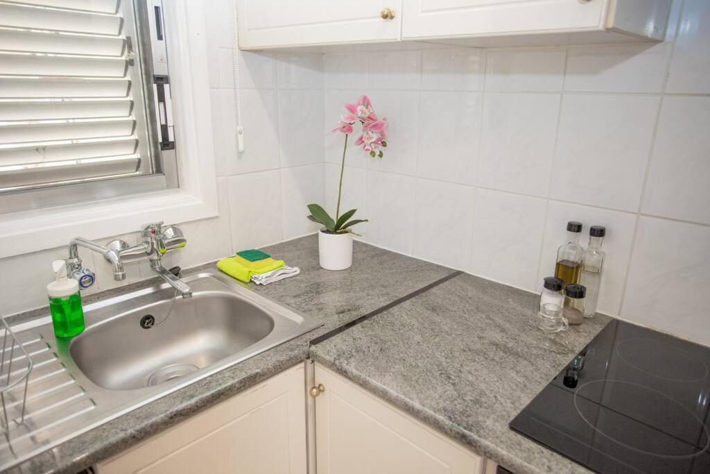 Estea - Rhea's Cozy 1 Bedroom Paphos