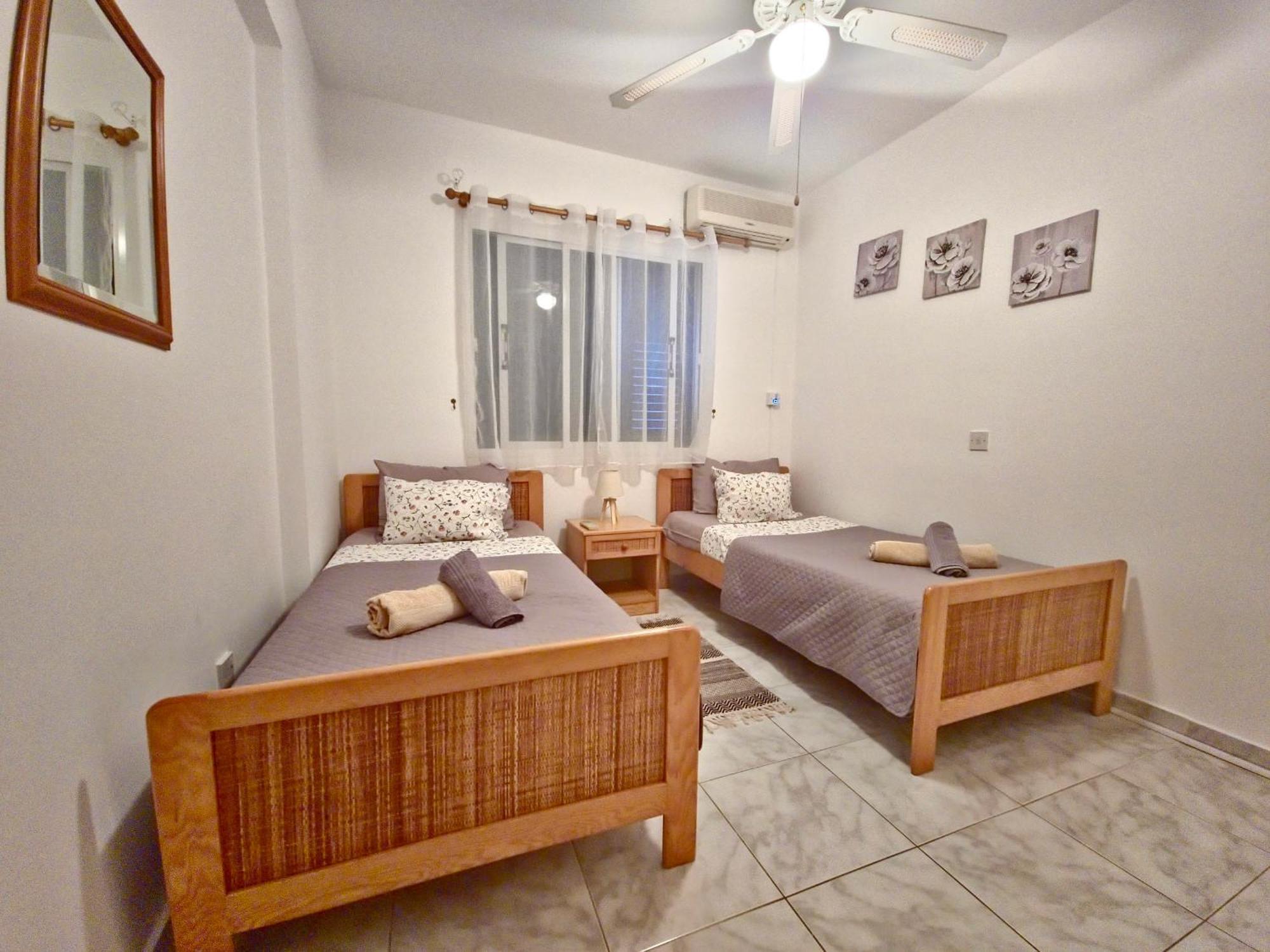 Joanne's Lovely 2 Bedroom Apt. Paphos