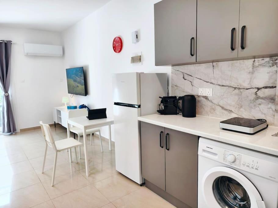 Cozy Near Harbor District 200 Mbits Xbox X Apartment *