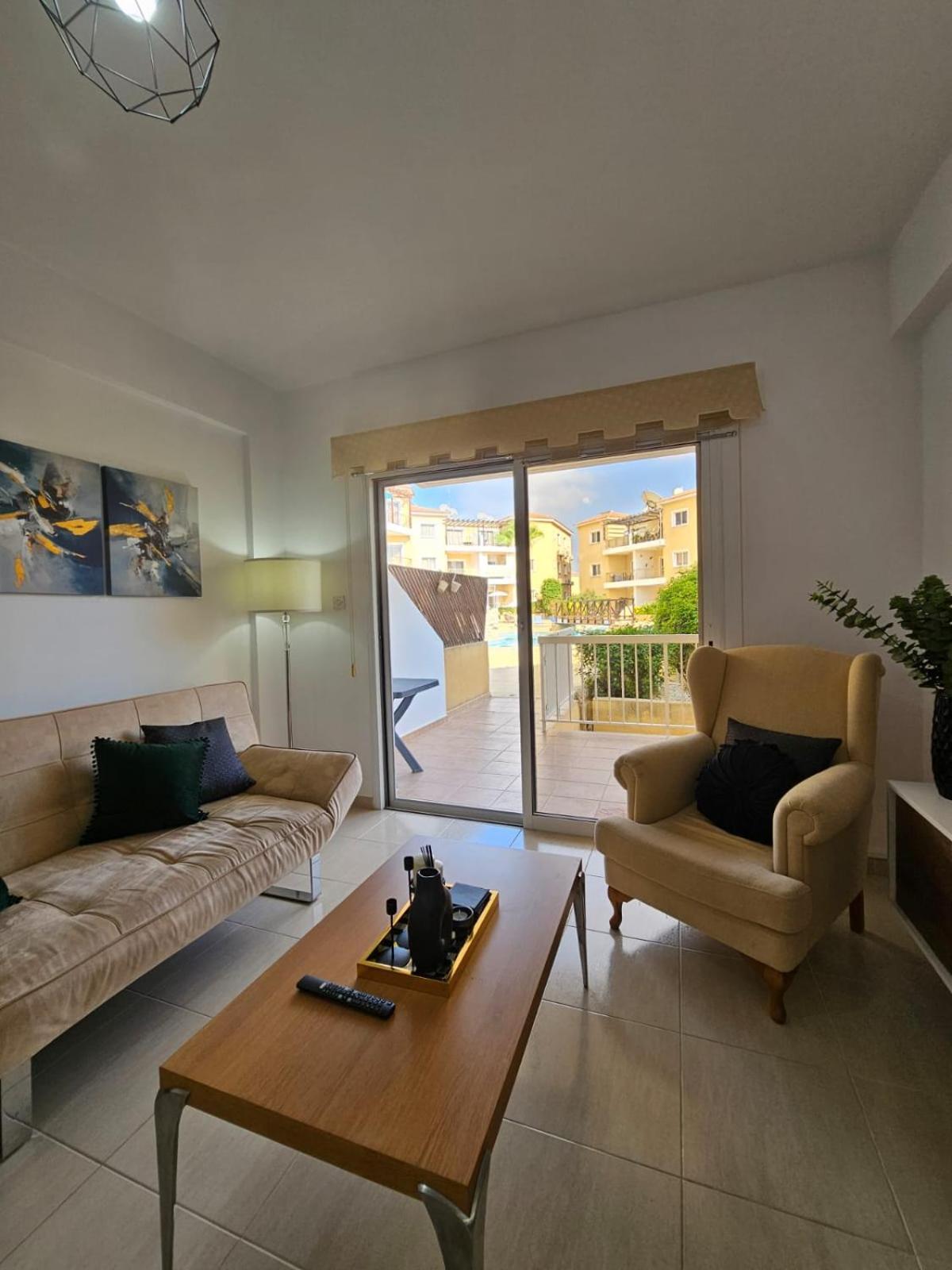 Cosea Living Elegant 2 Bedroom Ground Floor At Sirena Olympia 32 Apartment *