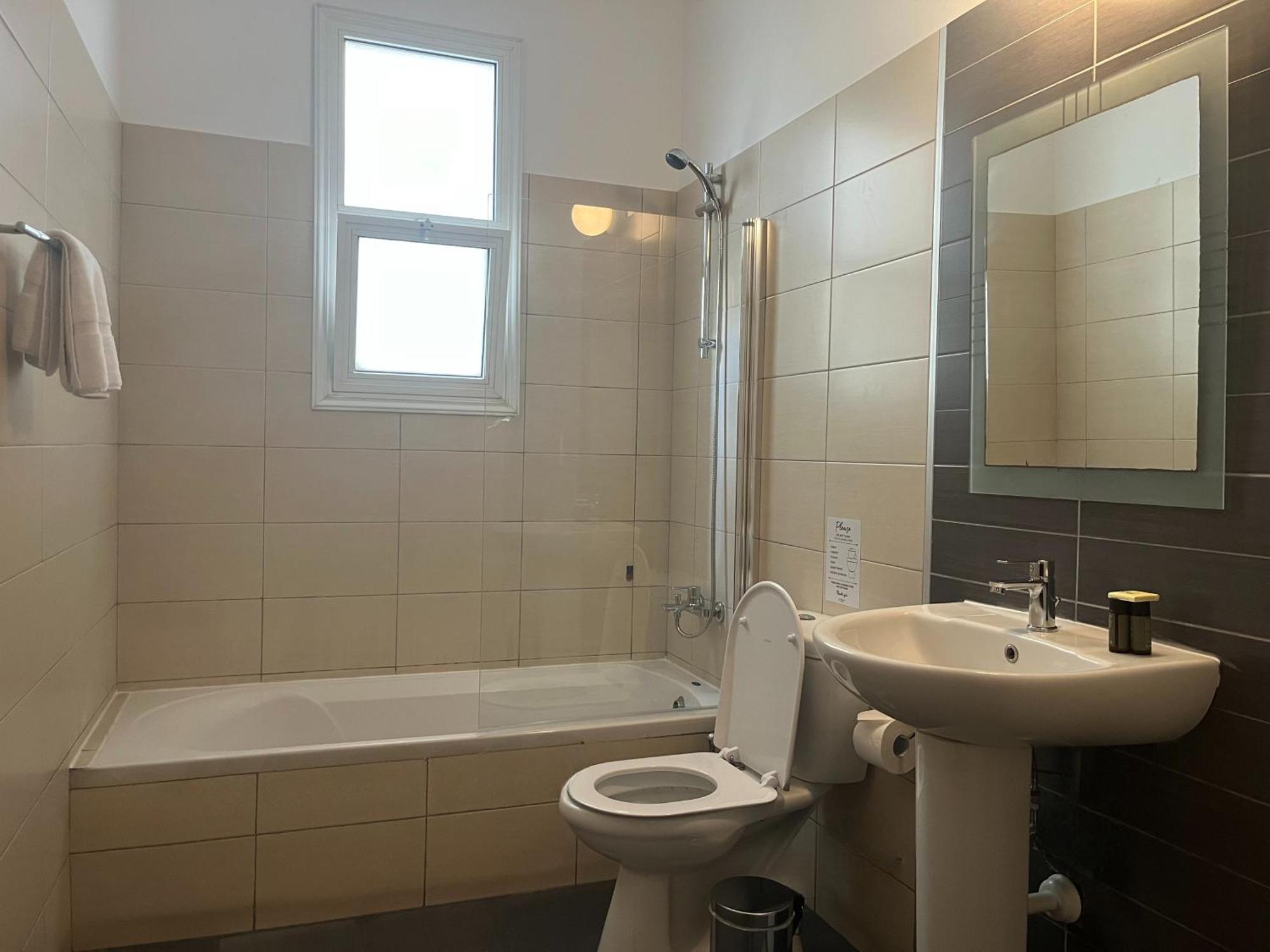 Phaedrus Living Vibe Apartment *