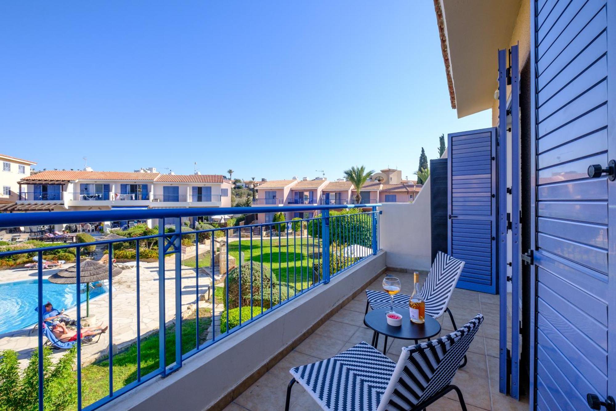 Apartment Chic Oasis Poolside By Nomads Paphos