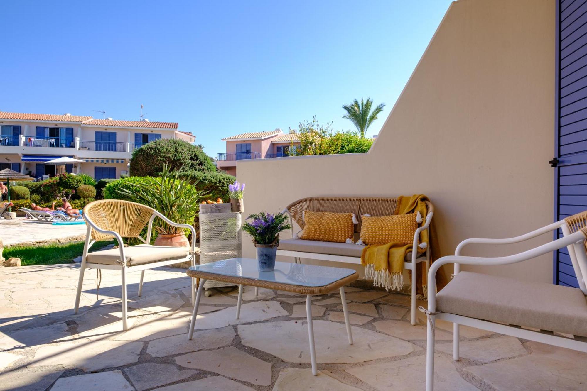 Chic Oasis Poolside By Nomads *