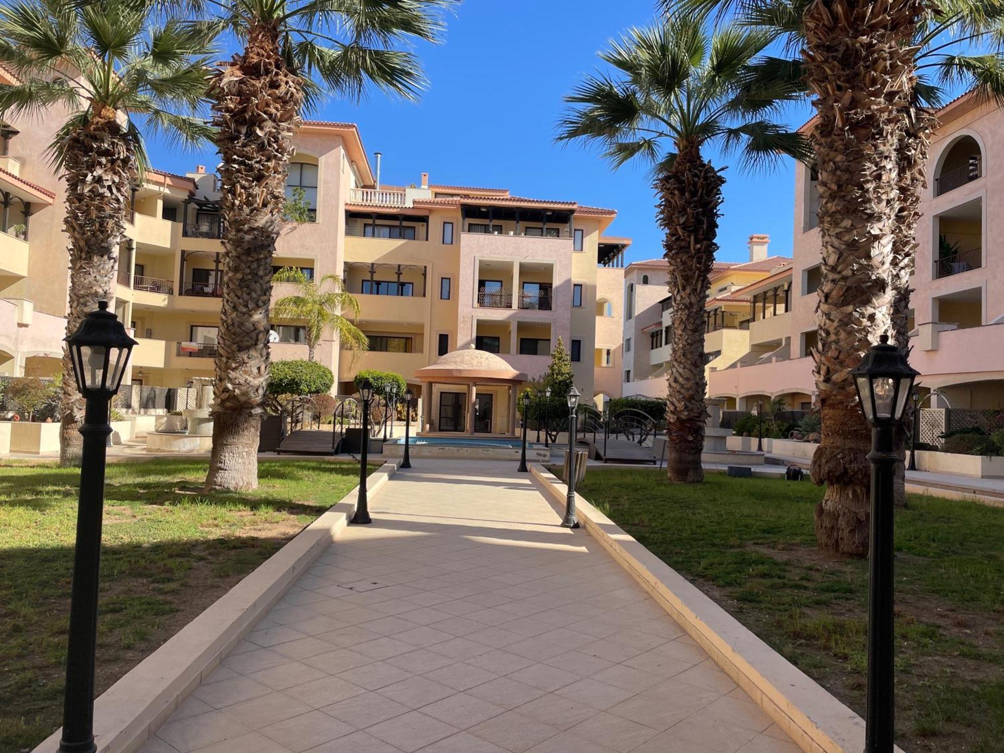 Townhouse With Pool 5 Minute Walk To Paphos