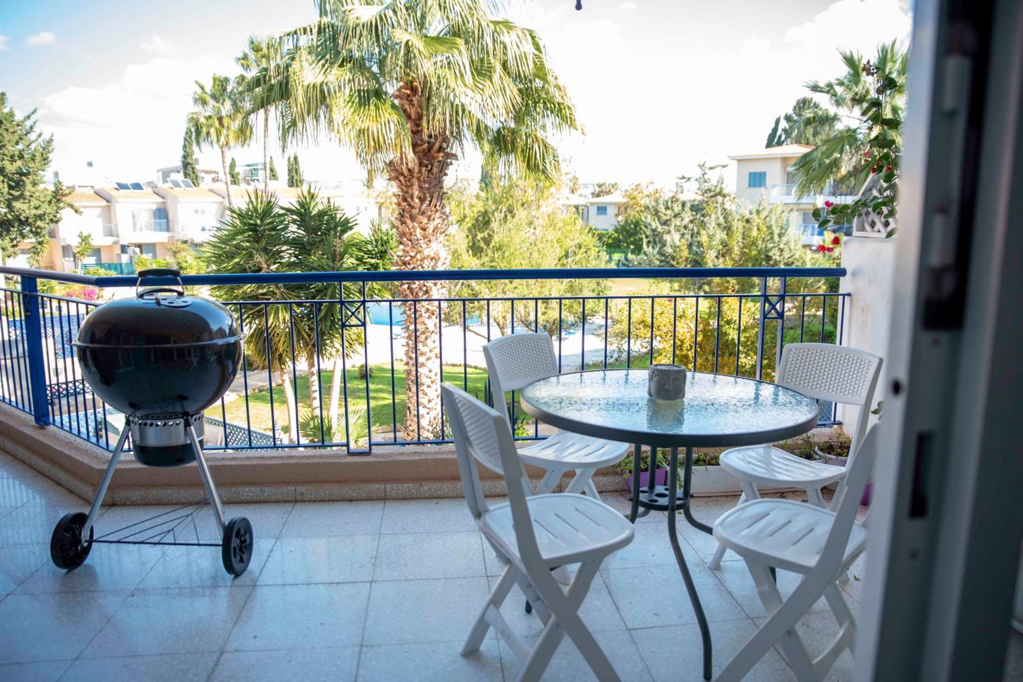 Paradise Gardens Pool View Apartment *