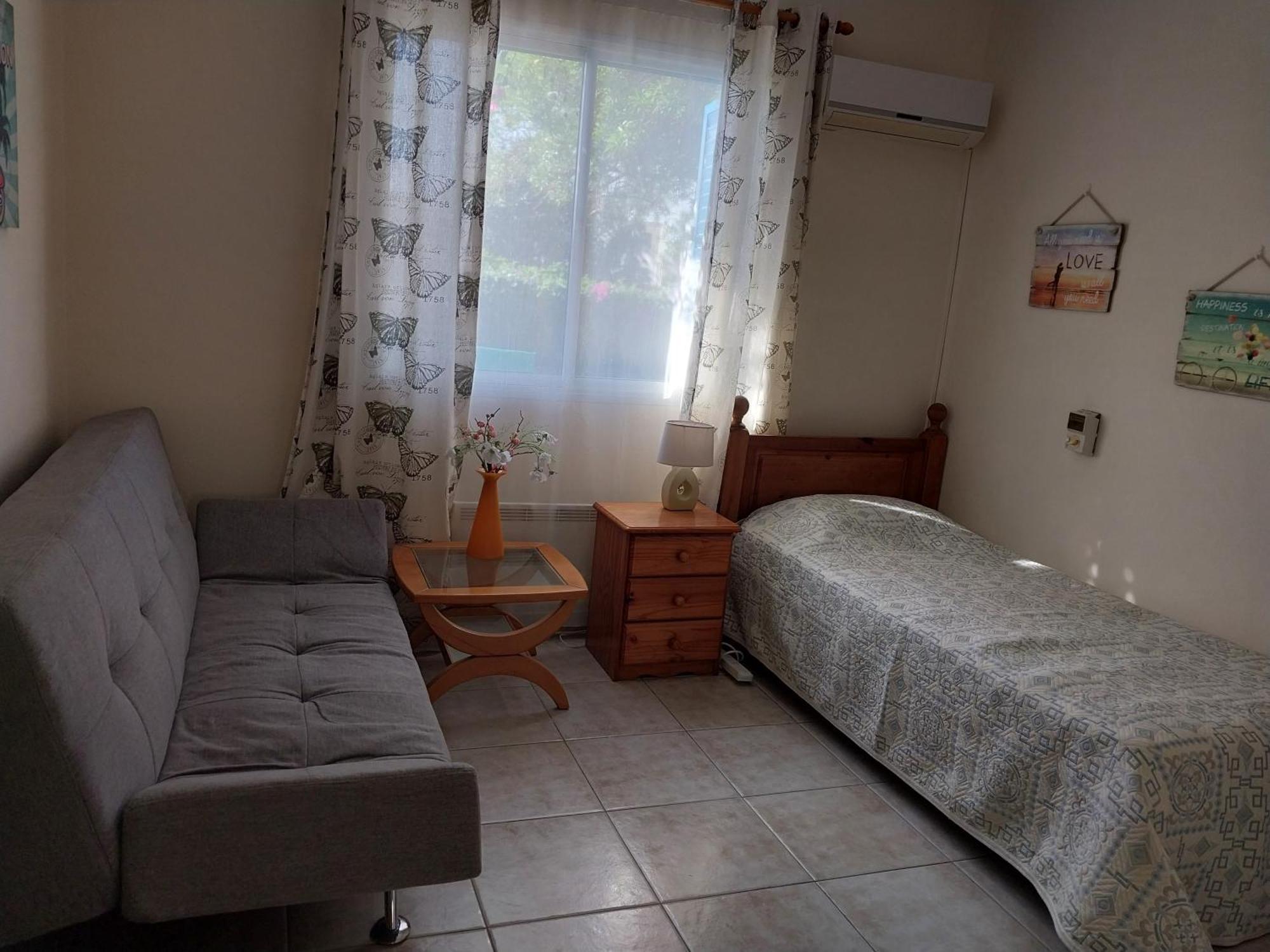Kings With Private Garden Apartment