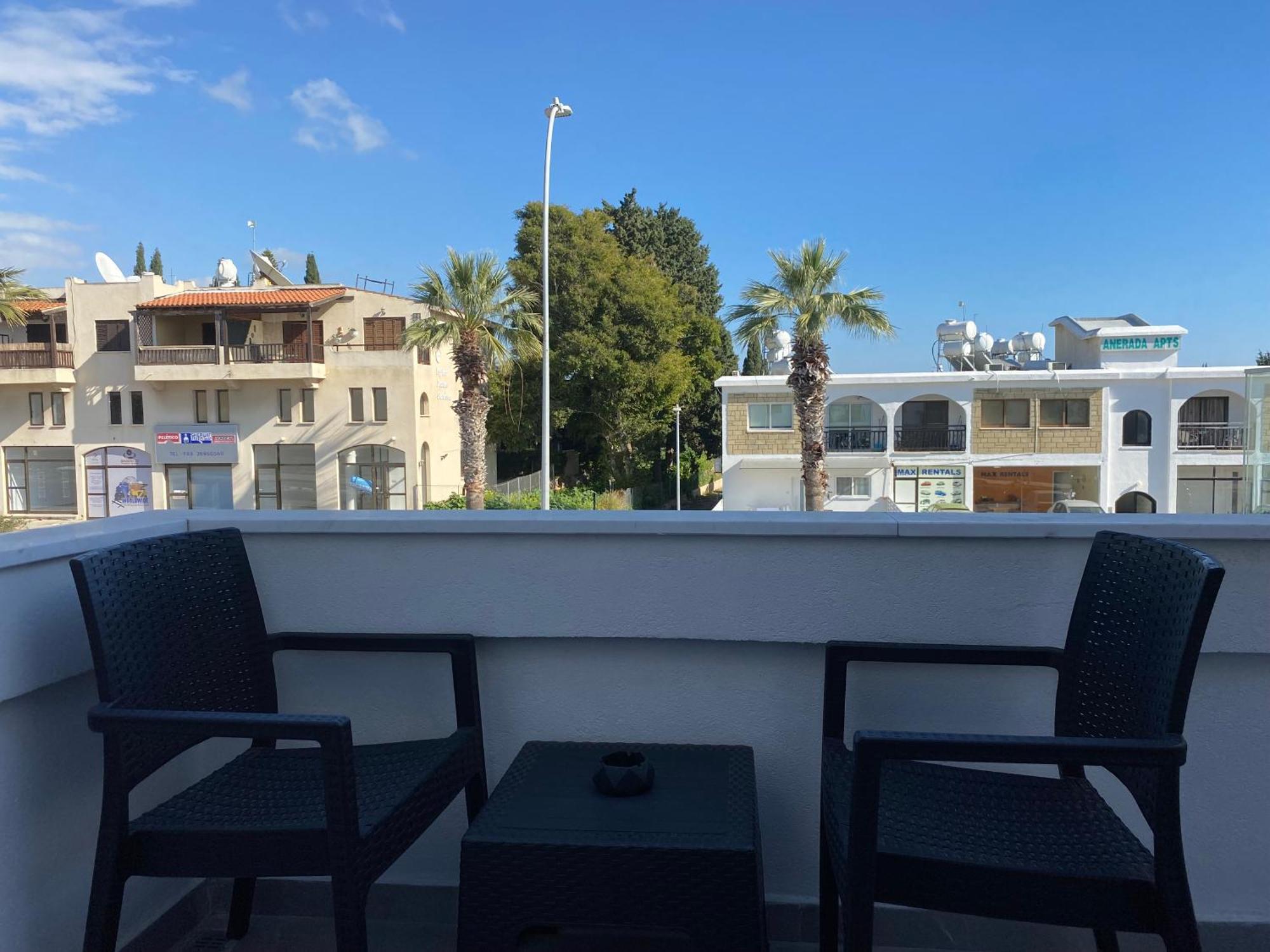 Seaside Two Bedroom Deluxe Flat In Tourist Area