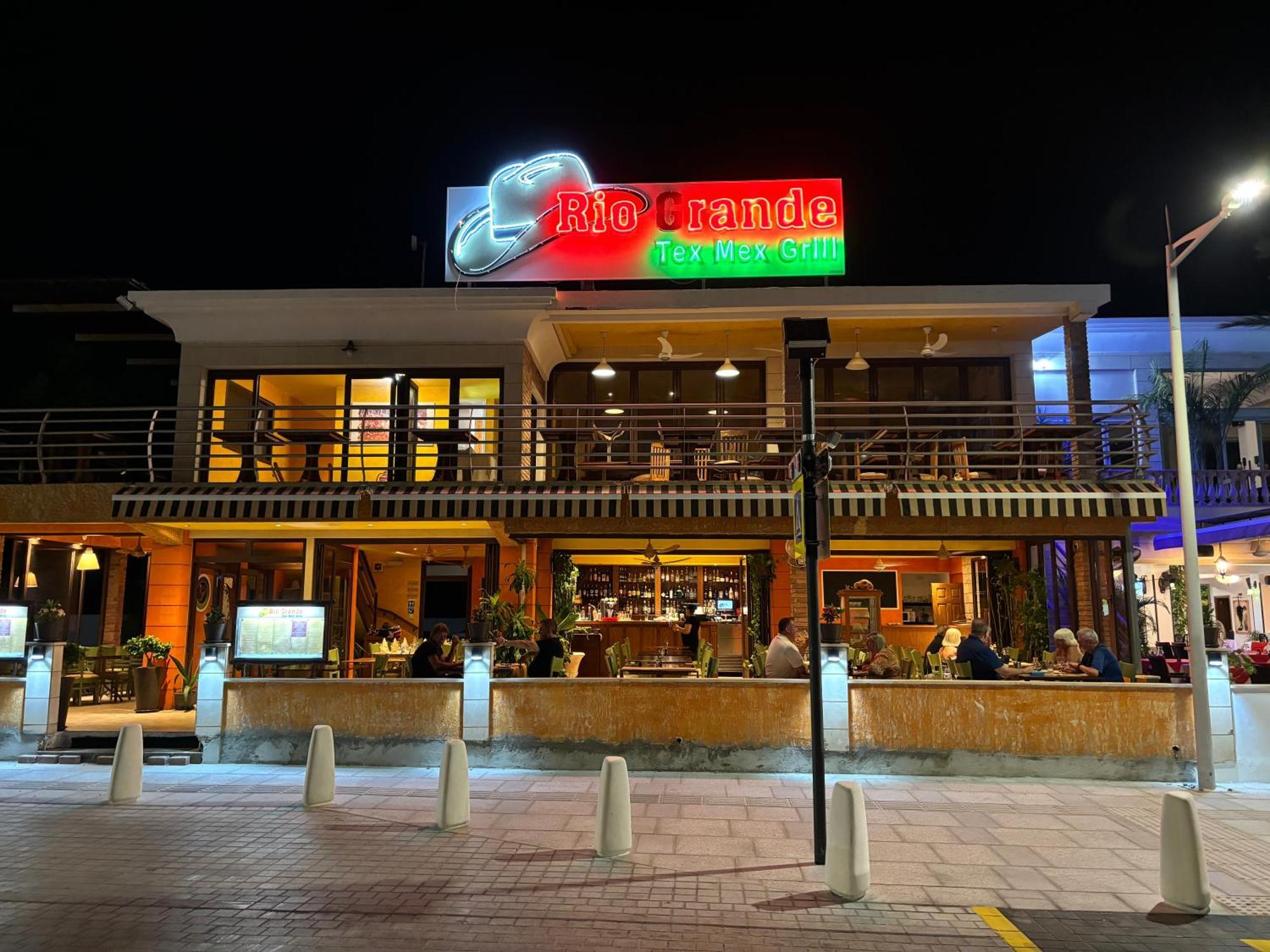 Anna's Place 2b, Paphos, Pool Apartment *