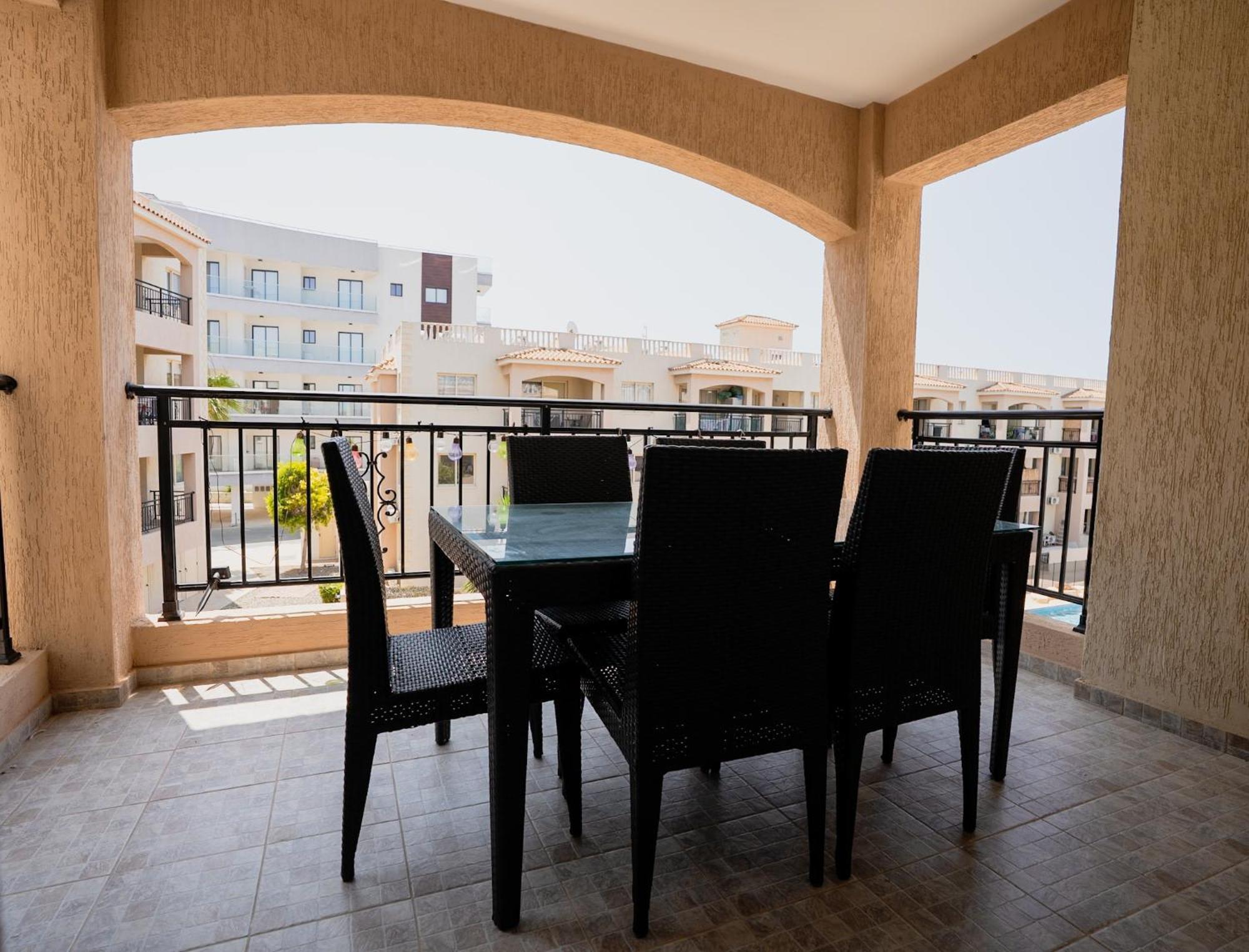 Anna's Place 2b, Paphos, Pool Apartment *