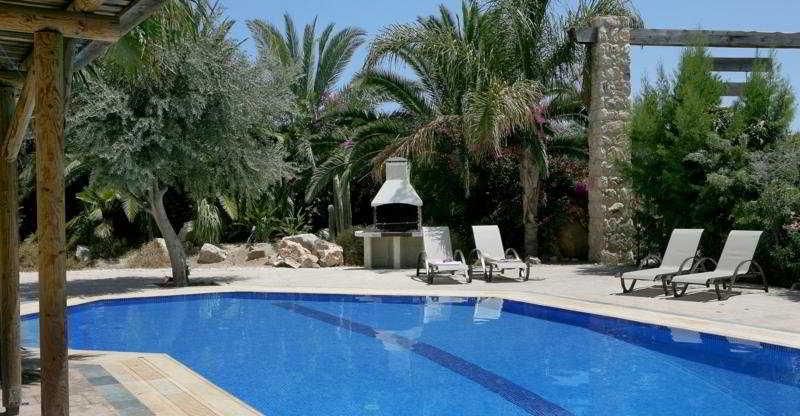 Z & X Holiday Villas Hotel
