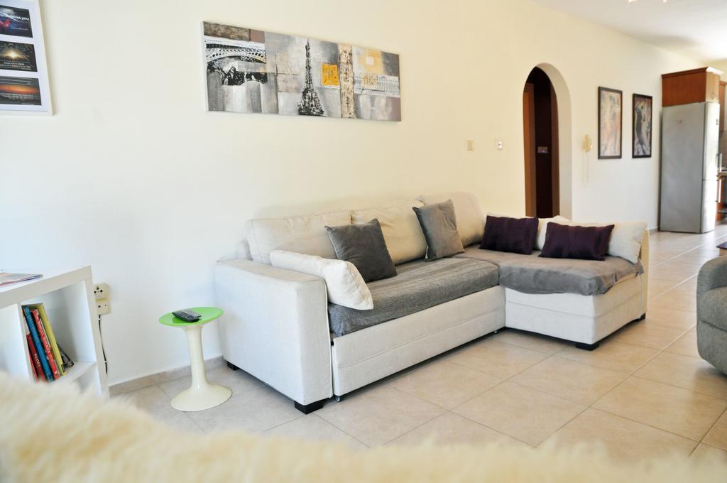 Aphrodite Apartment *