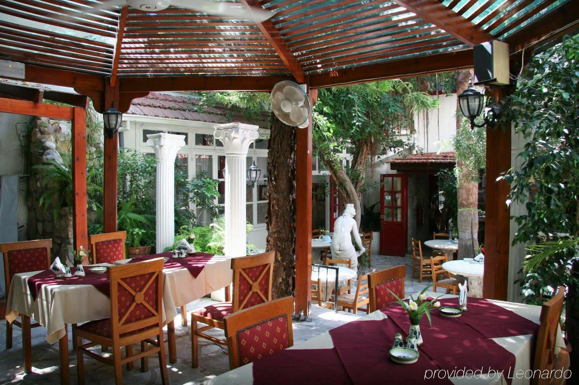 Kiniras Traditional & Restaurant Hotel 3*
