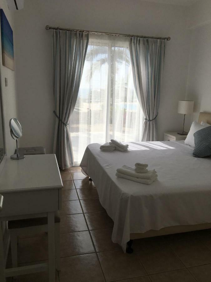 Kings Palace - Fabulous Pool-side 2 Bed * Paphos