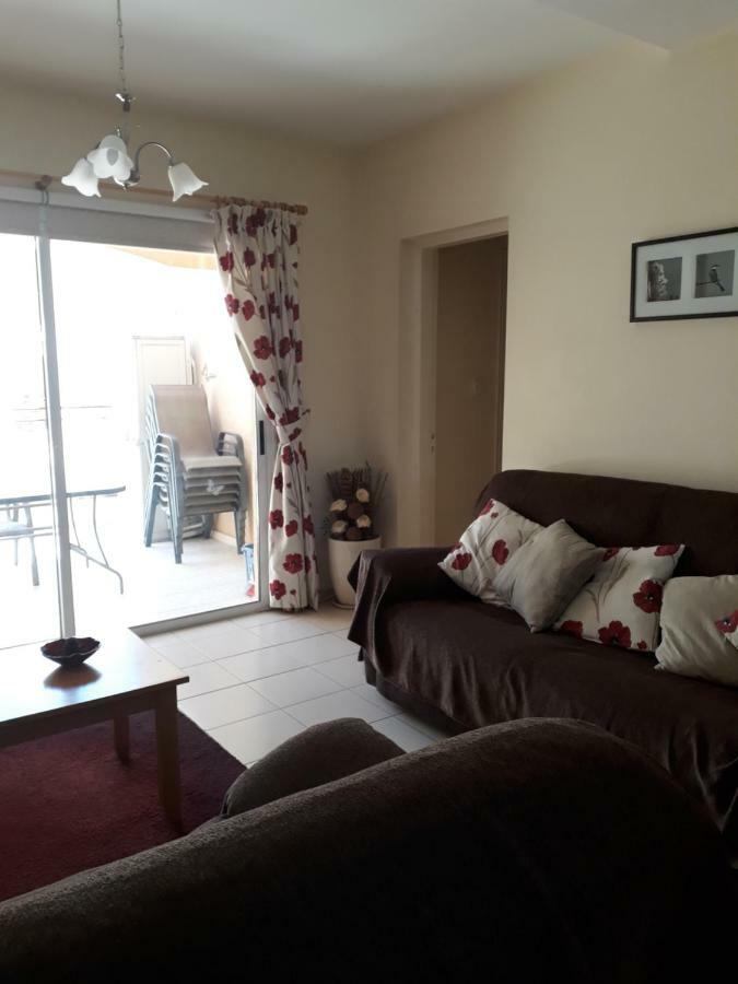 Apartamento Pafilia Gardens