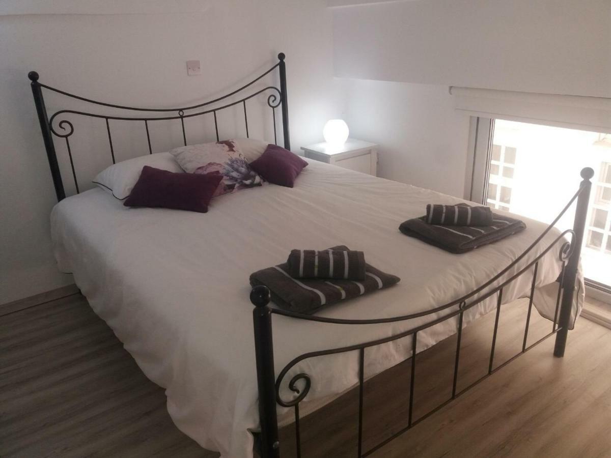 Limnaria Modern Apartment
