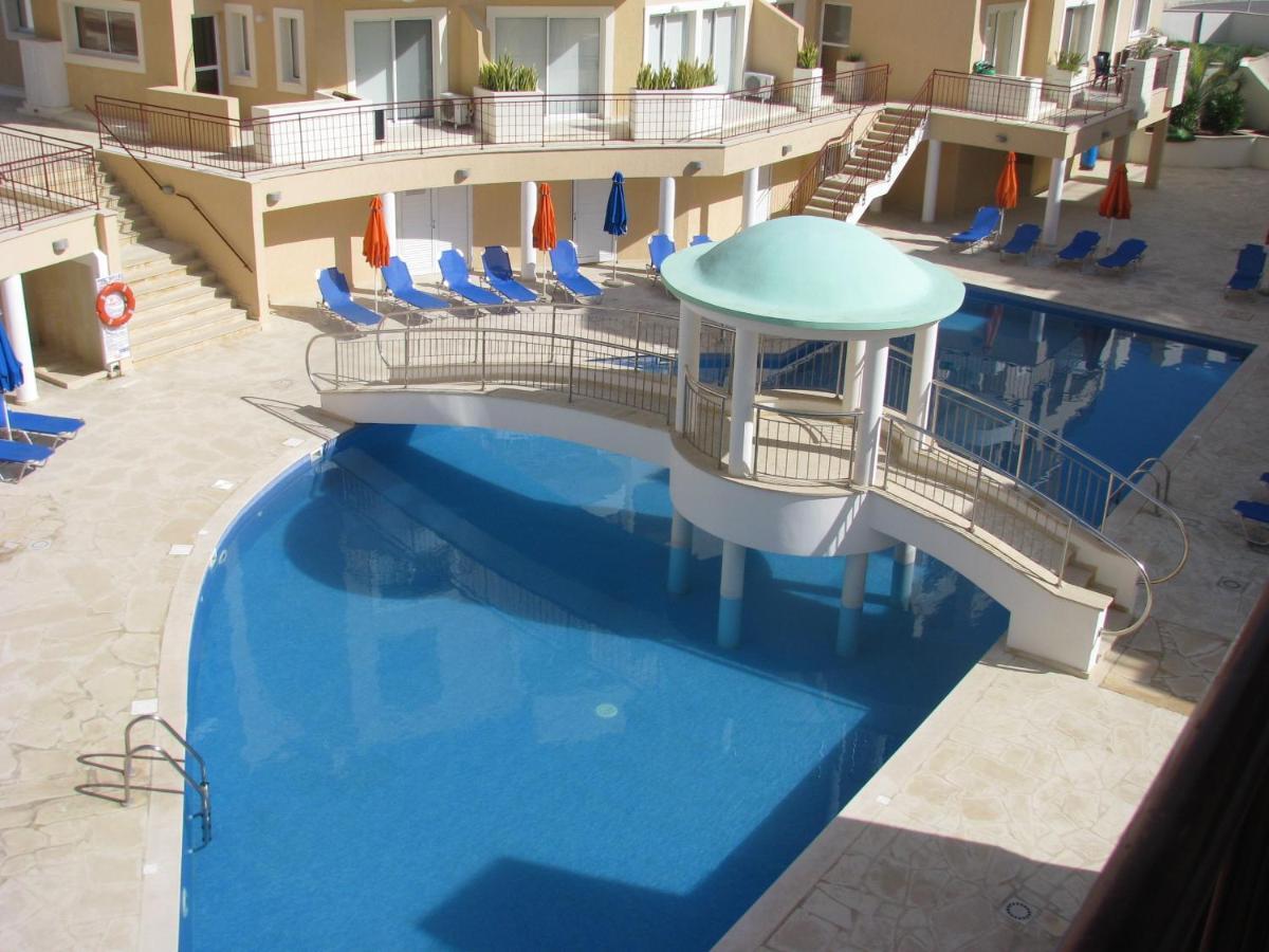 Apartamento Pafilia Gardens